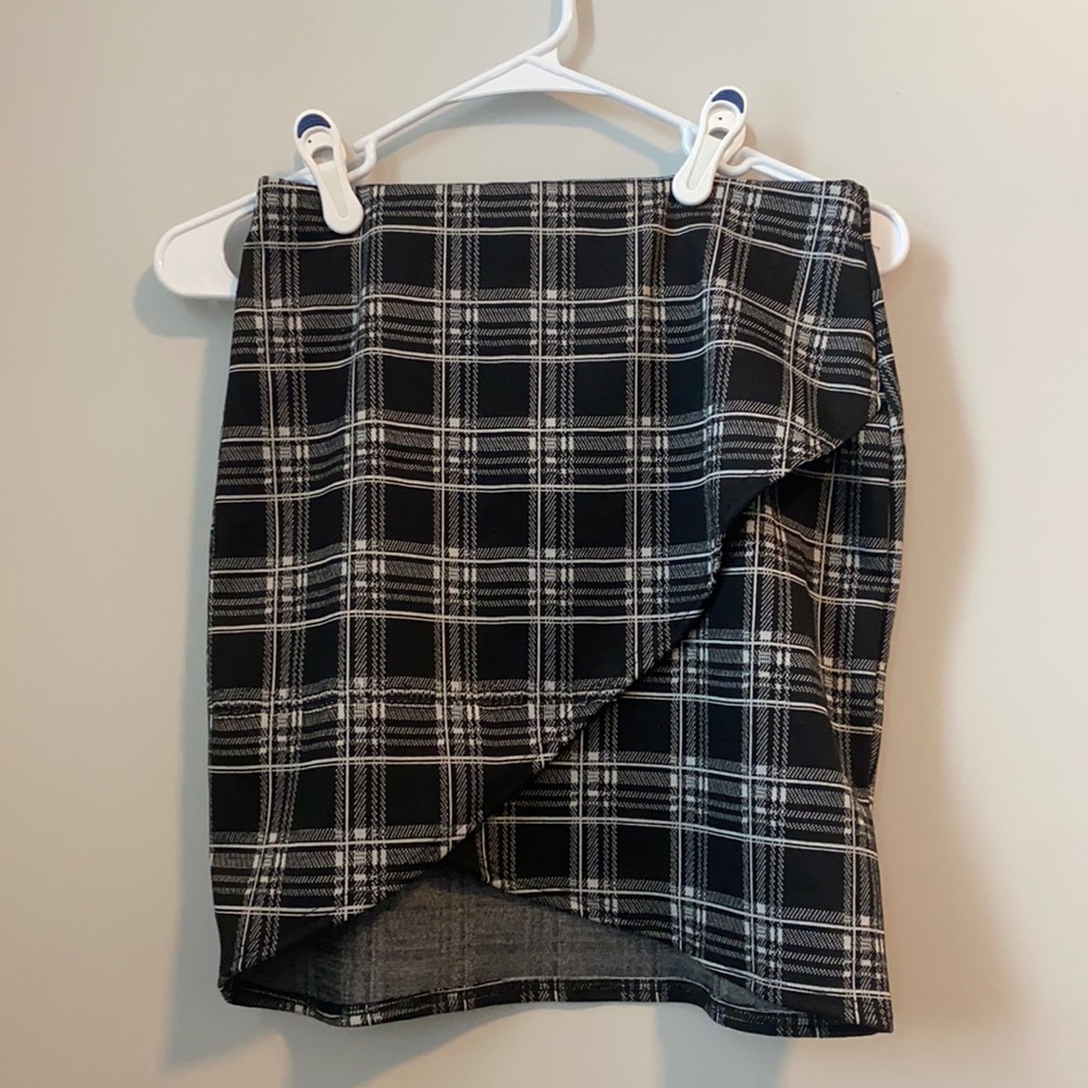 Brand New Windsor Black and Grey Plaid Skirt
